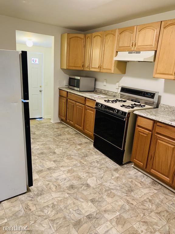Building Photo - 1 br, 1 bath Apartment - 835 W 36th St