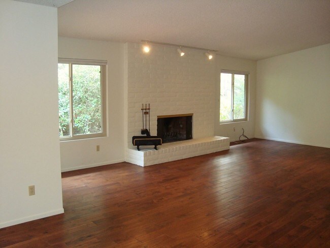 Building Photo - 3 br, 2.5 bath House - 3396 Long Valley Road