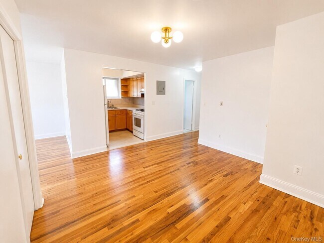 Foto del edificio - 533 Soundview Ave