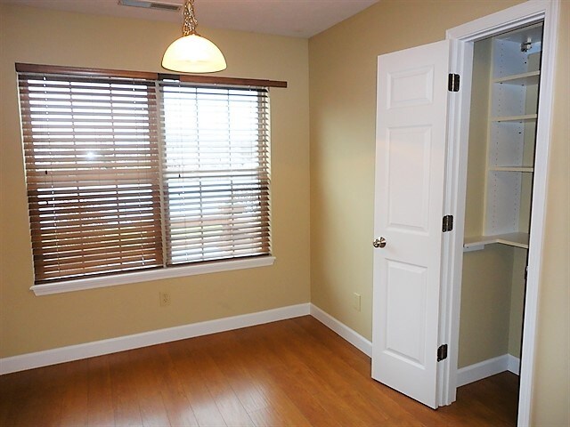 Building Photo - 559 Prince Dr