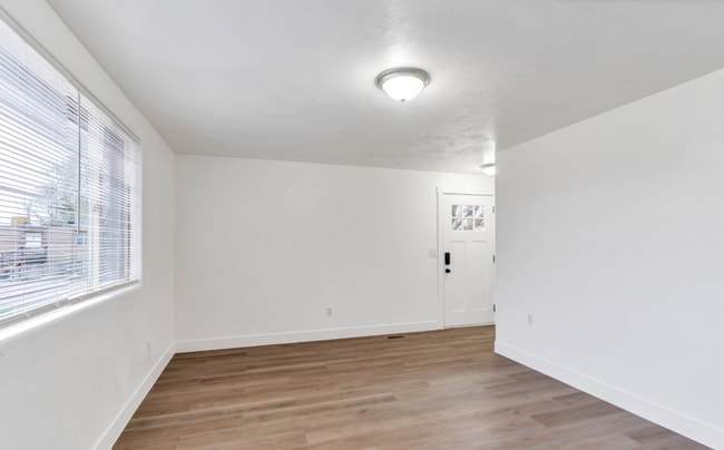 Building Photo - Remodeled 3-bedroom, 1-bathroom apartment ...