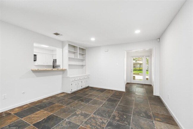 Building Photo - 4406 Basswood Ln