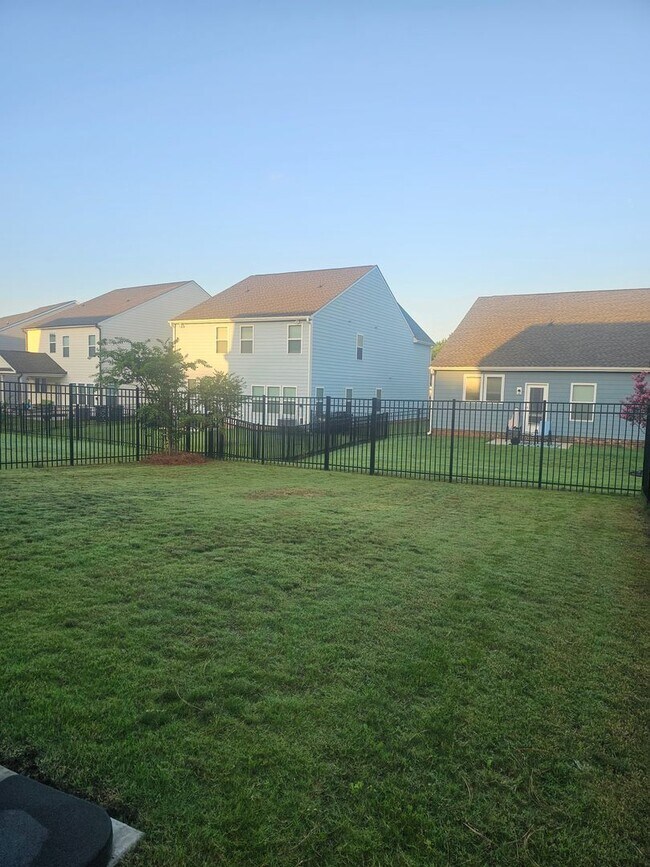 Building Photo - 1237 Scotch Meadows Loop