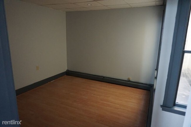 Building Photo - 584 W Boylston St
