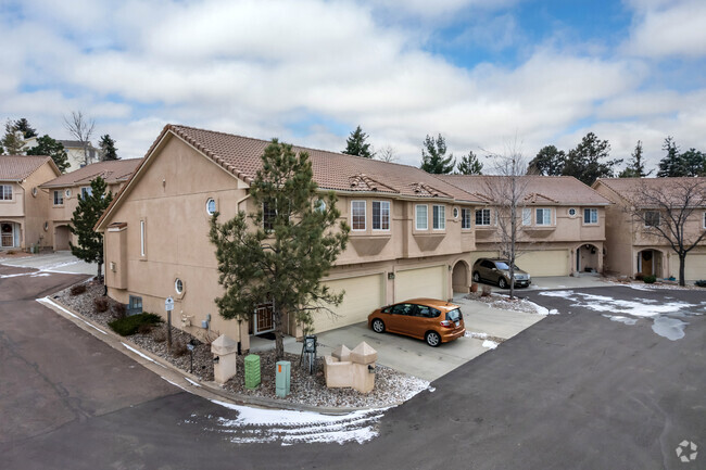 Foto del edificio - Peak View Villas Townhomes