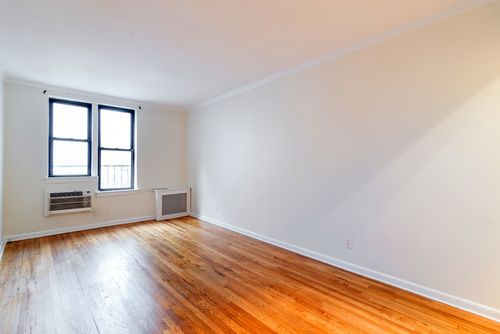Primary Photo - 200 E 75th St