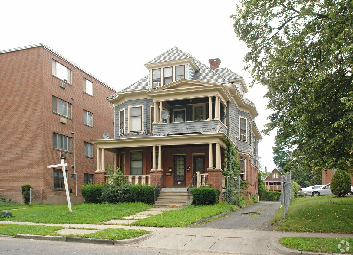 Primary Photo - 216 Laurel St