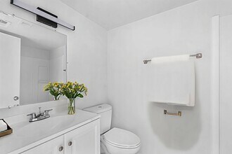 Building Photo - The Meridian at 2825