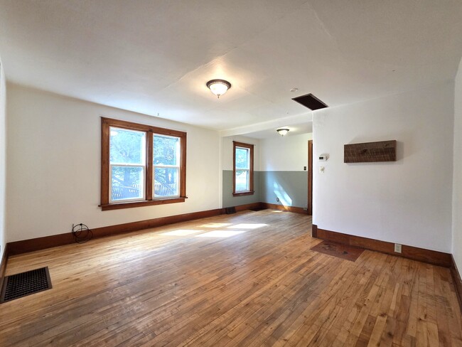 Building Photo - 5782 Bridger Canyon Rd