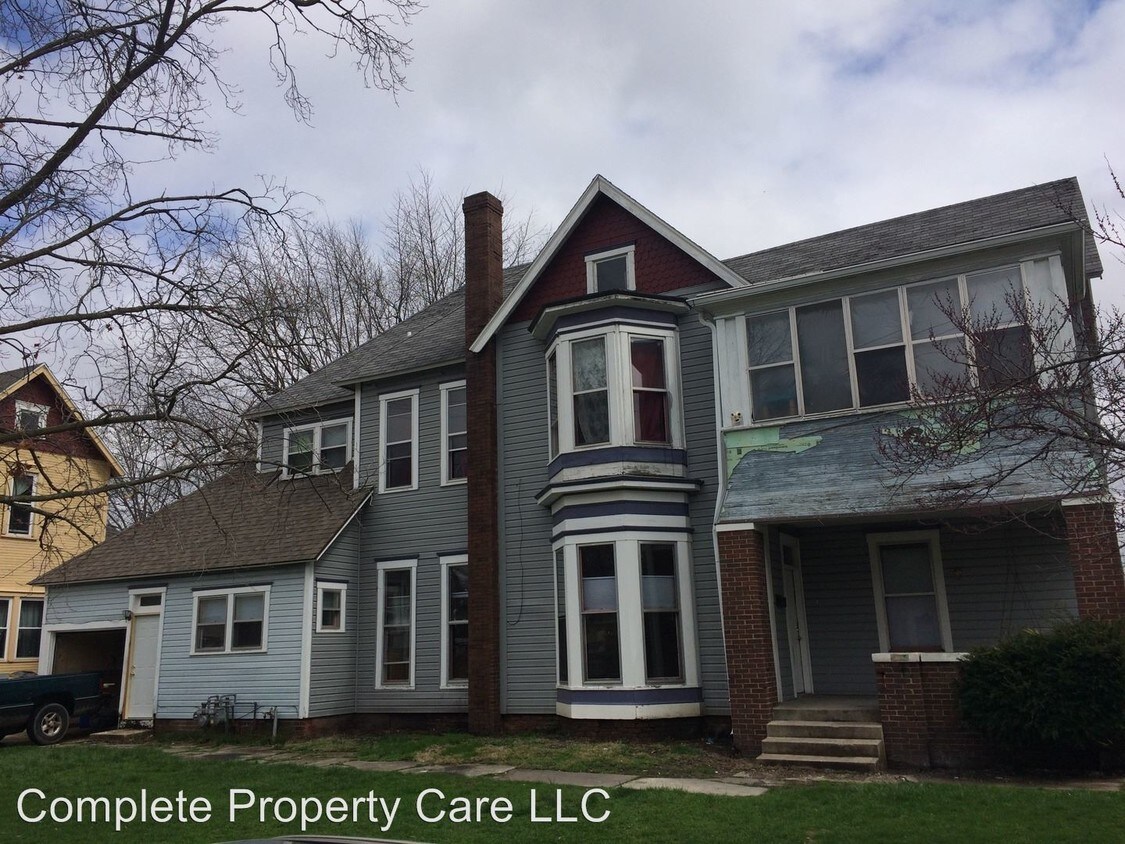 Primary Photo - 404 E Gilbert St