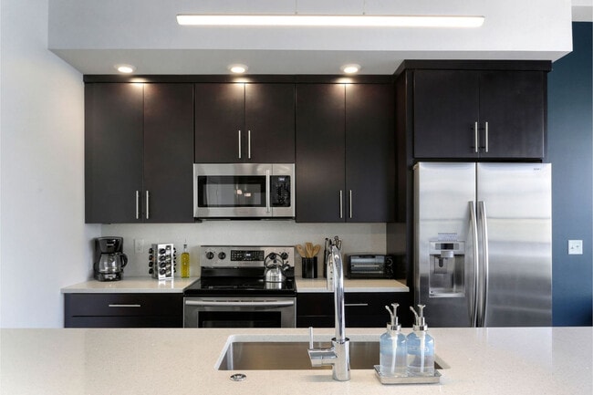 Building Photo - 822 Howard Ave