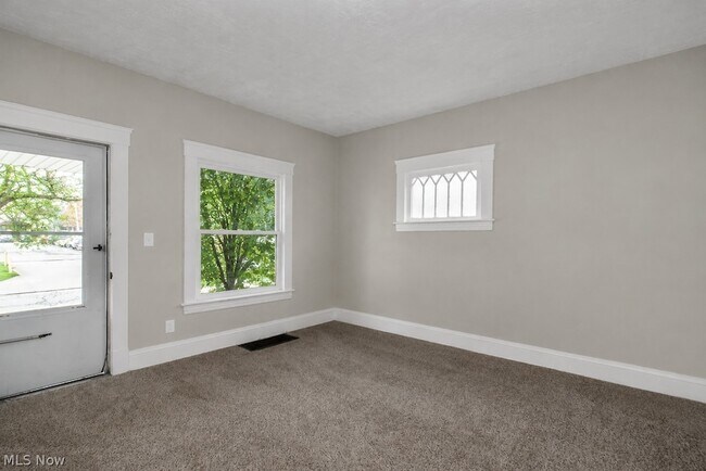 Foto del edificio - 3100 Montclair Ave
