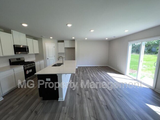 Building Photo - 1367 Woodhouse Dr