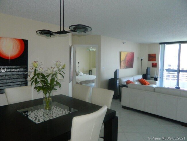 Foto del edificio - 3530 Mystic Pointe Dr