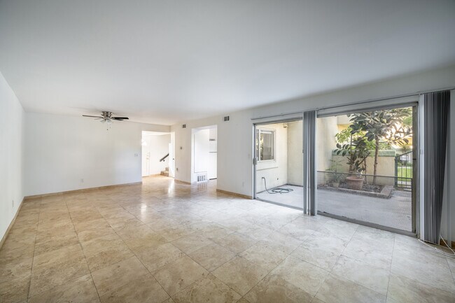 Foto del edificio - 18504 Mayall St