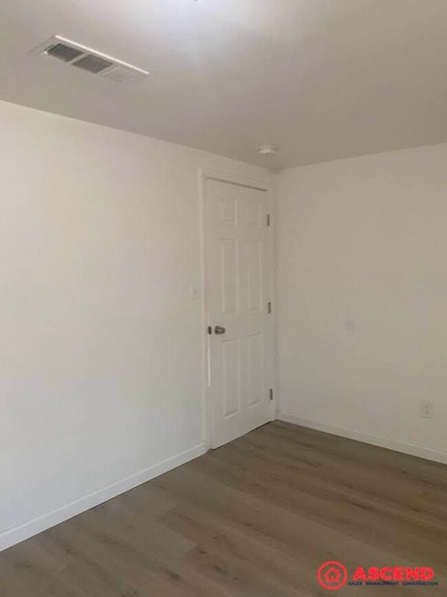 Building Photo - 201 E 1st St