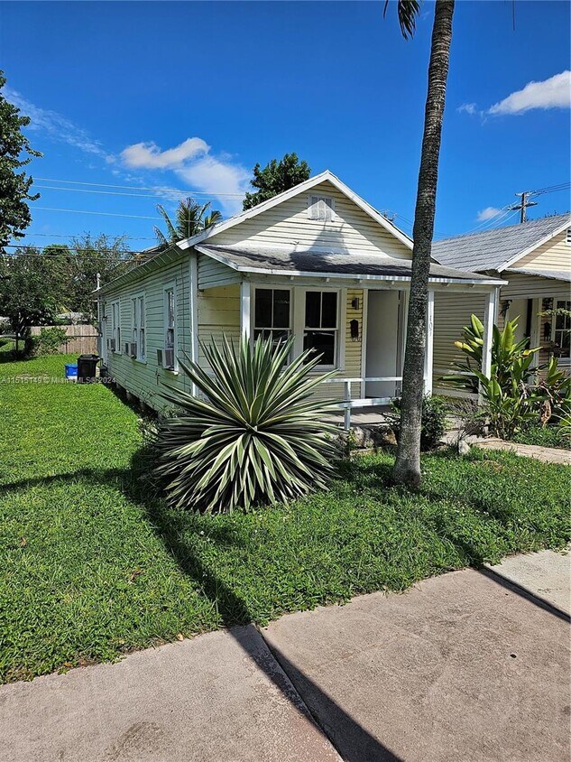 Primary Photo - 107 Grand Ave