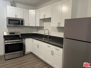 Building Photo - 233 N Park View St