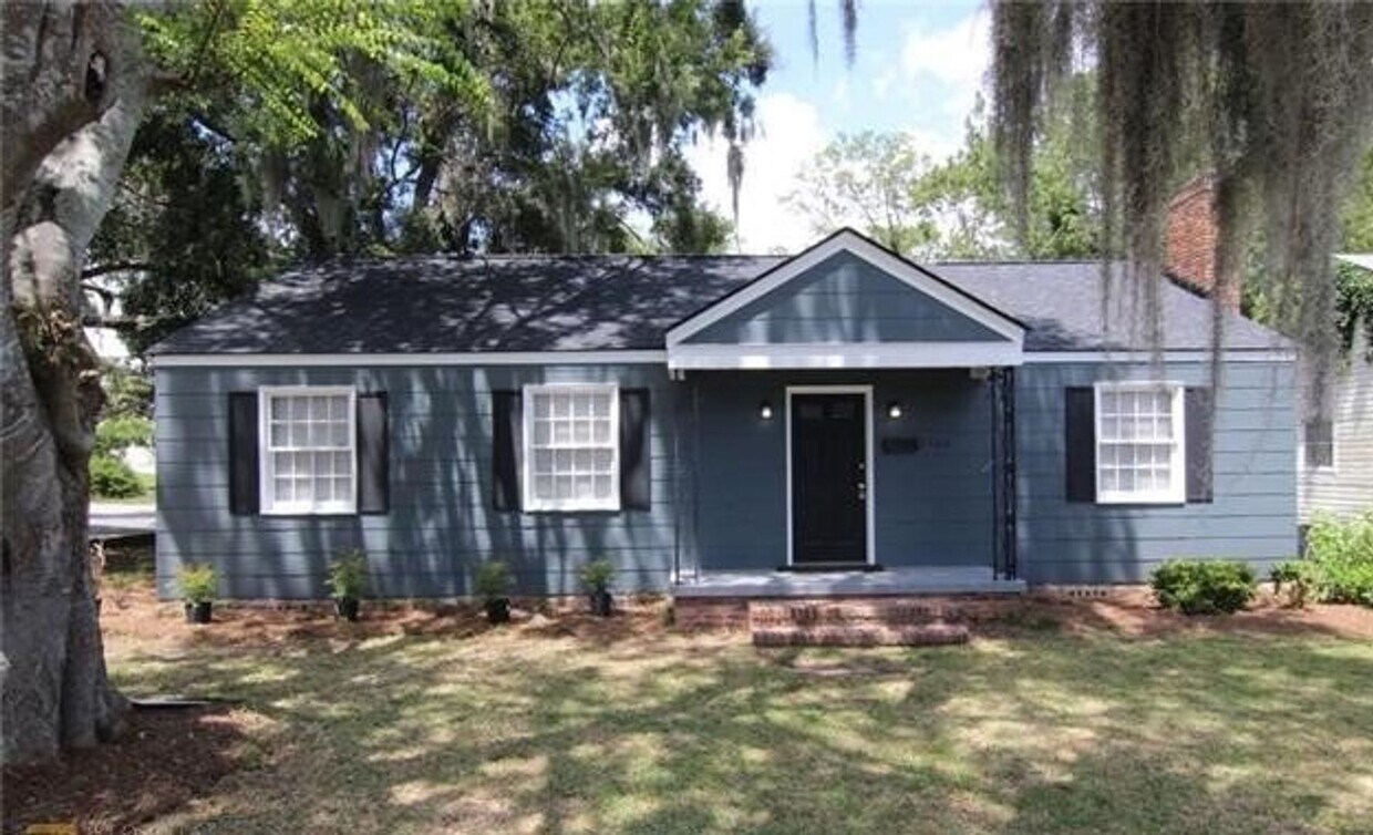 Foto principal - Large 3BR/1BA East Savannah House For Rent