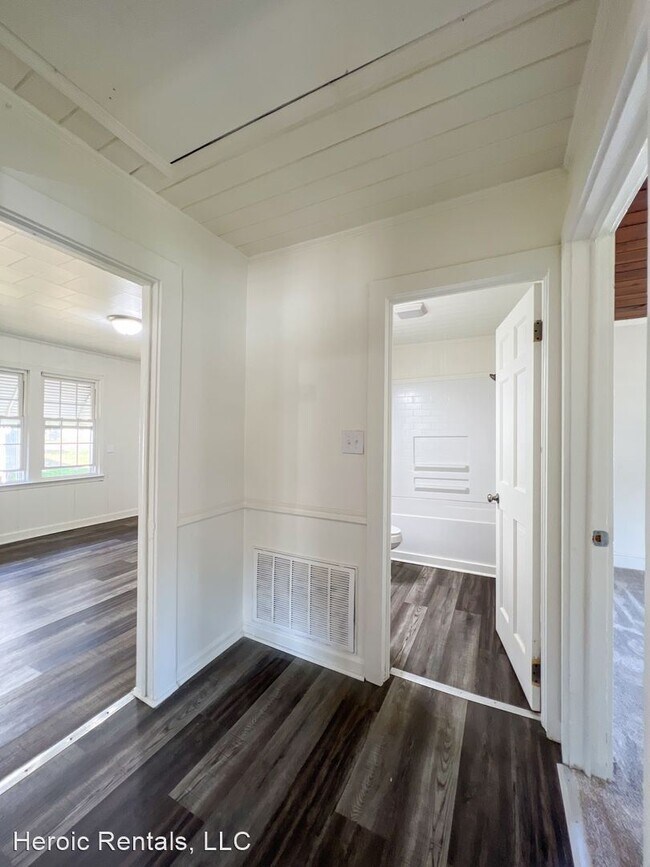 Building Photo - 2 br, 1 bath House - 307 Harvey Road