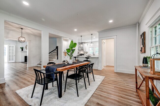 Building Photo - 4304 Rugby Rd