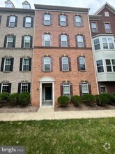 Building Photo - 9551 S Hall Terrace