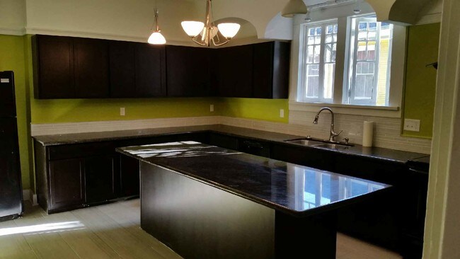 320 Monticello Ave Jefferson La 70121 Apartment For In Building Photo 320 Monticello Ave