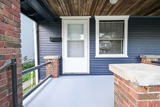 Building Photo - 312-314 Pointview Ave