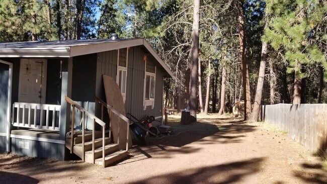 Foto del edificio - VIDEOTOUR: Awesome Location! Beautiful Ponderosa Pines, Minutes To Bend! PETS WELCOME