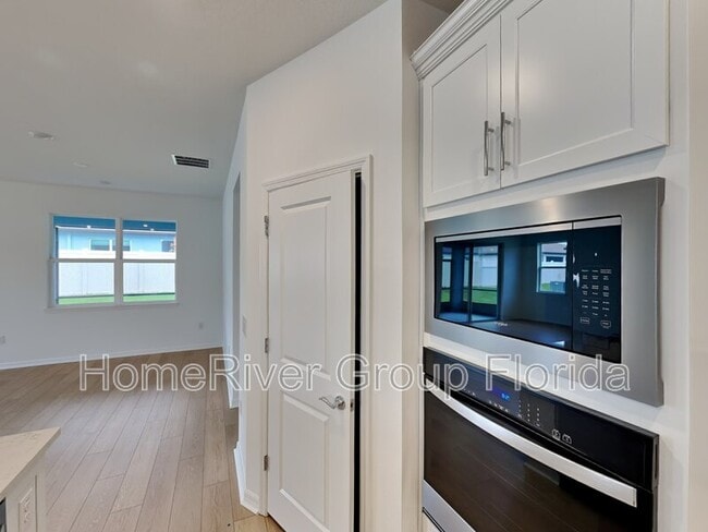 Building Photo - 3018 61st Terrace E