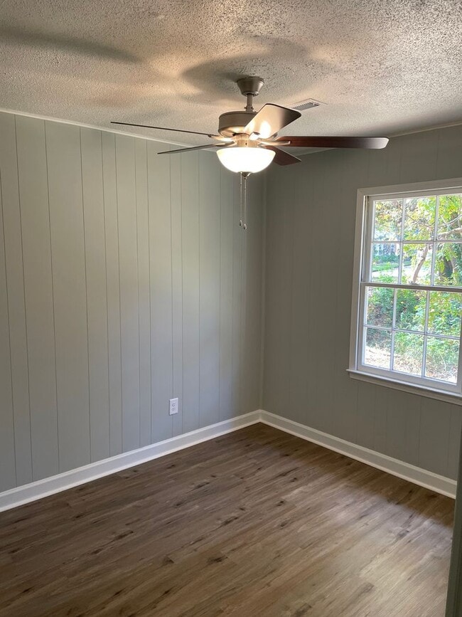 Building Photo - 1021 Fenimore St