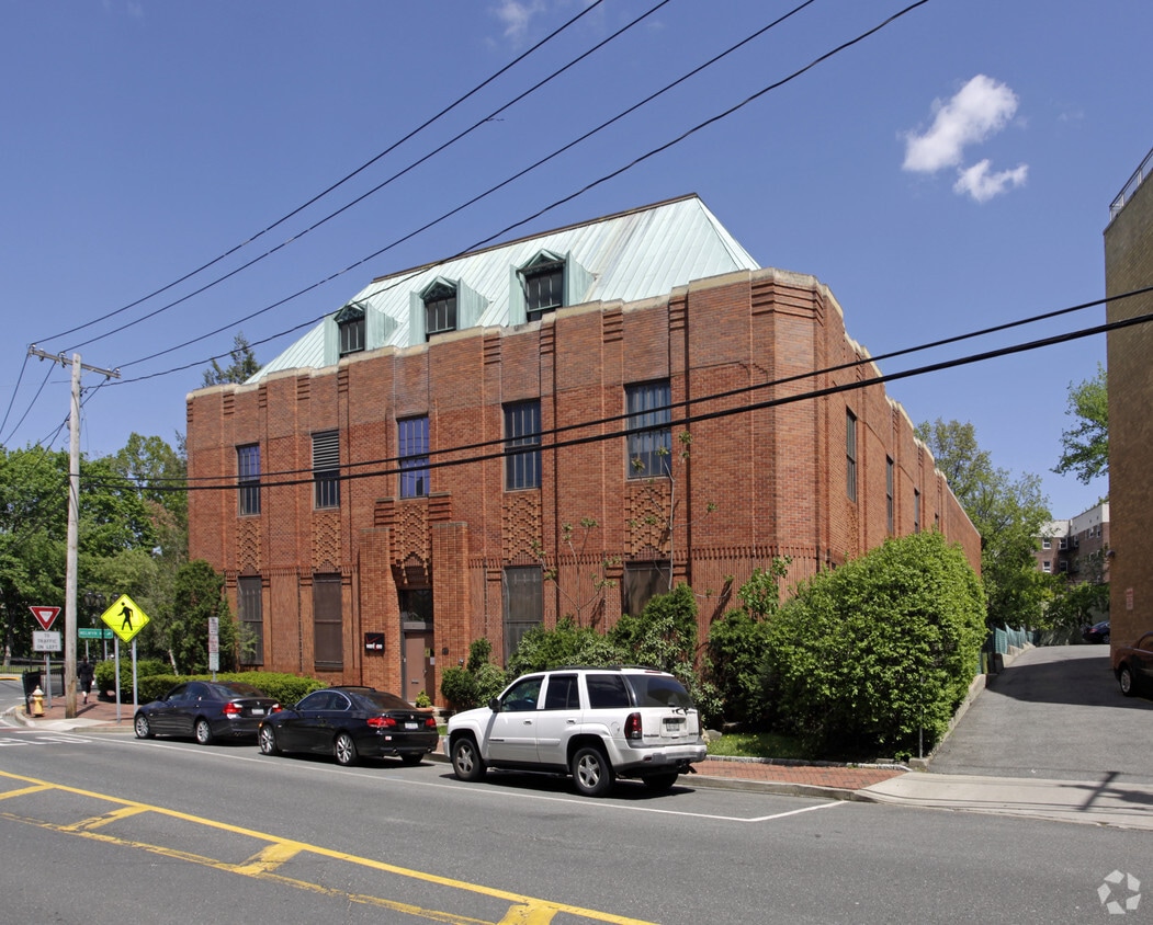 8 Welwyn Rd, Great Neck, NY 11021 Apartments in Great Neck, NY