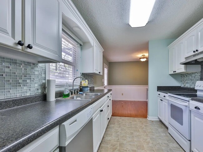 Building Photo - 1039 Hillstar St
