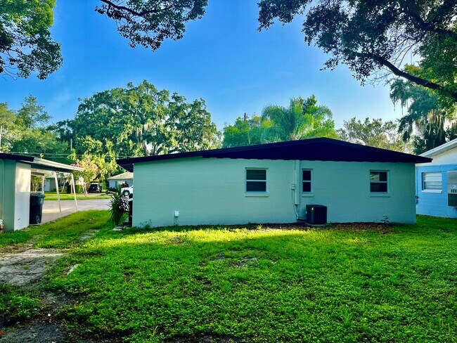 Foto del edificio - 126-132 E Harding St