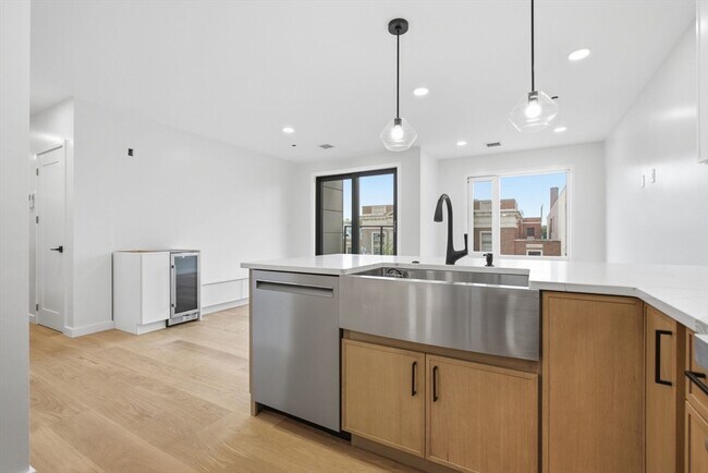 Foto del edificio - 457 W Broadway