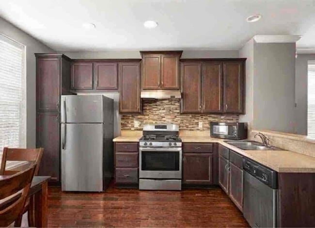 Building Photo - 316 White Oak Way