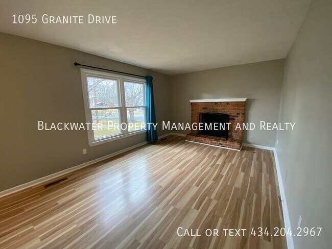 Foto del edificio - 3 Bedroom Home in The Town of Bedford