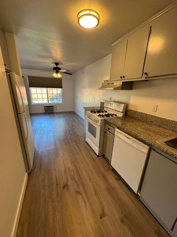 Foto del edificio - 1320 Heron Ave