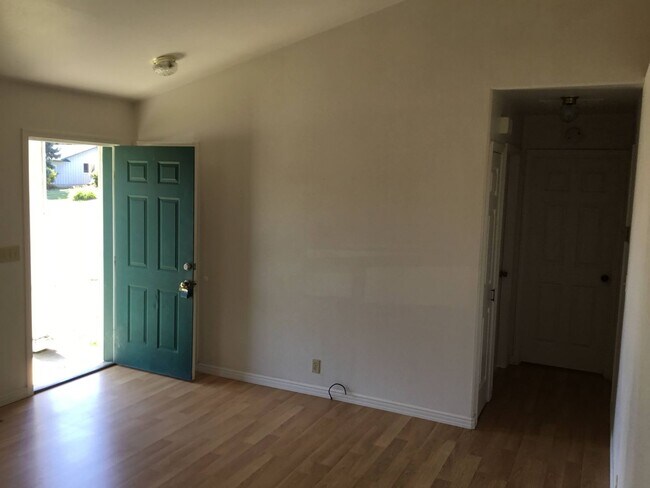 Foto del edificio - 2 Bedroom Duplex in Churchill Neighborhood