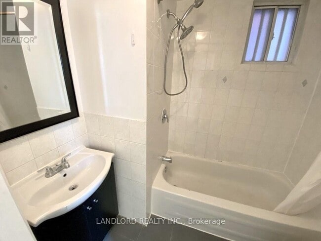 Building Photo - 130 Baldwin St