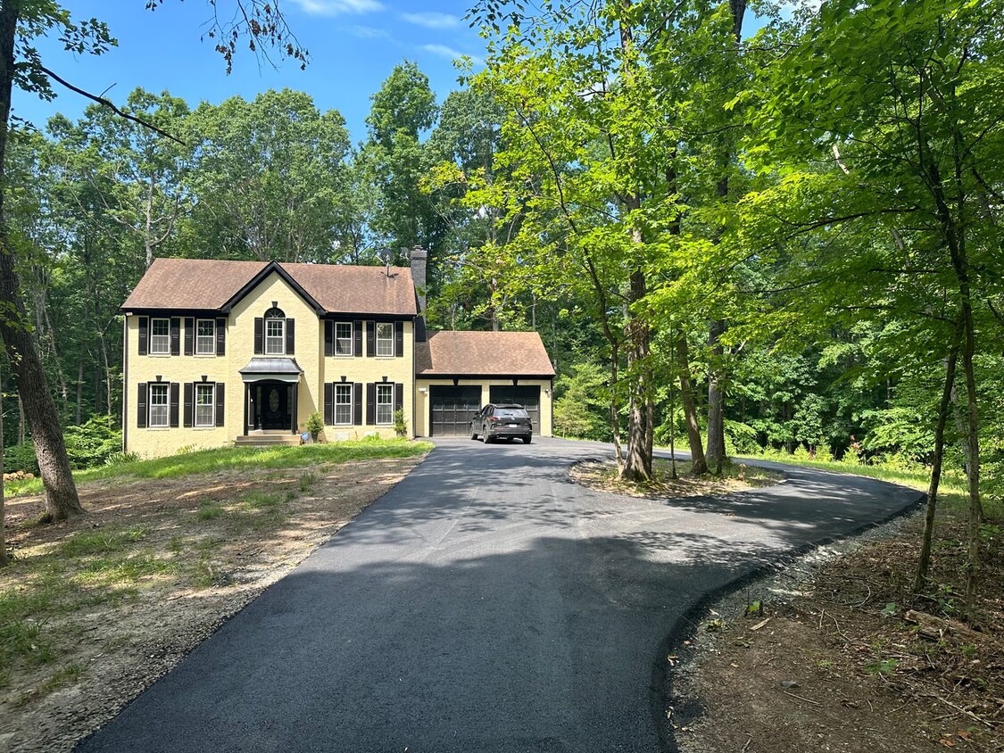 Primary Photo - 4br 2.5ba 2 car garage home on 10 acres!