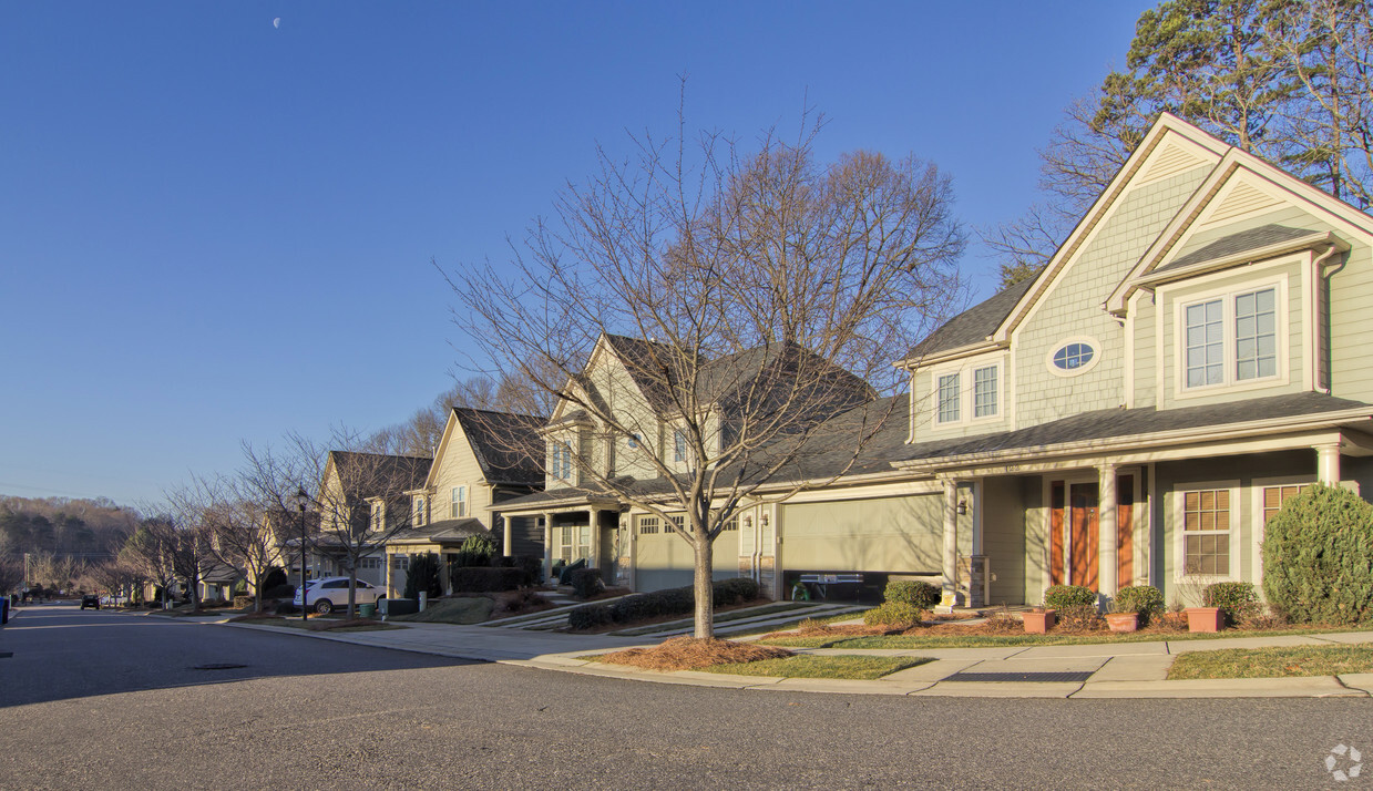 Building Photo - 198 Aztec Cir