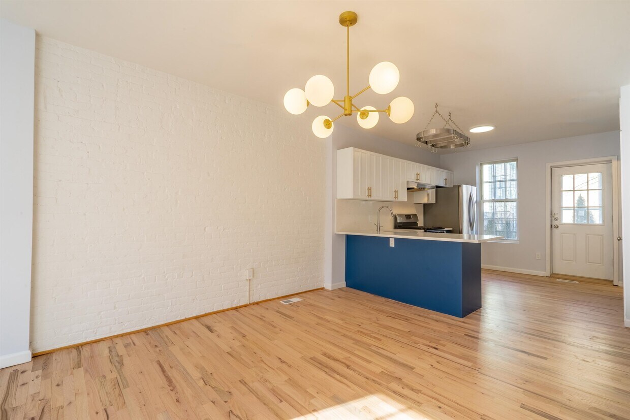 Primary Photo - 216 1/2 6th St