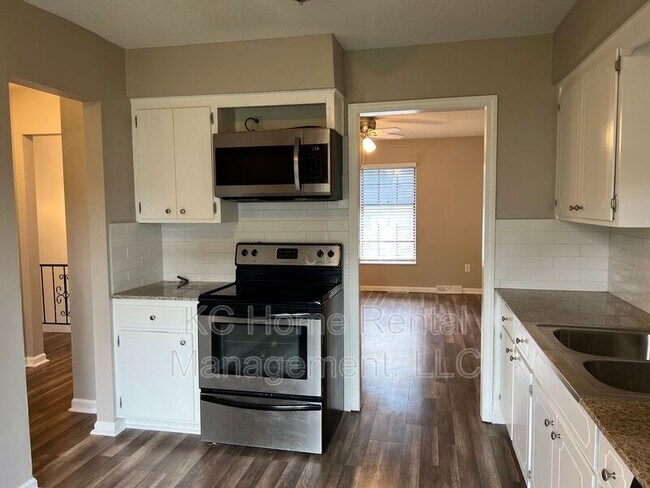 Building Photo - 1904 E Lindenwood Cir