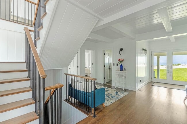 Building Photo - 2700 Sound Dr