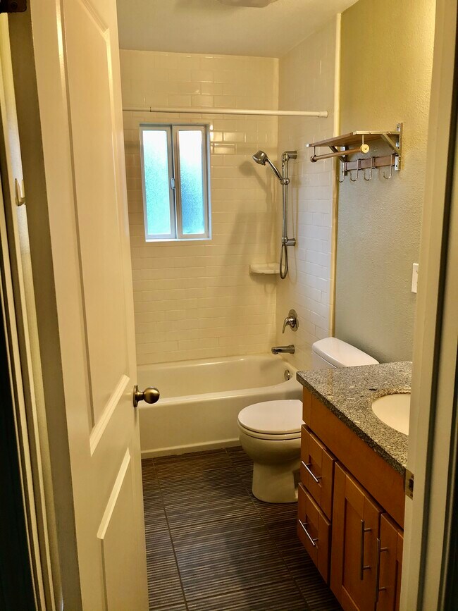 Foto del edificio - 471 Sierra Vista Ave