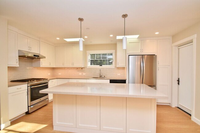 Building Photo - 1382 San Anselmo Ave