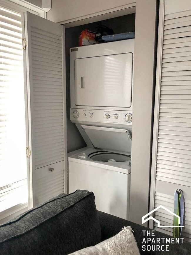 Building Photo - 4808 N Paulina St