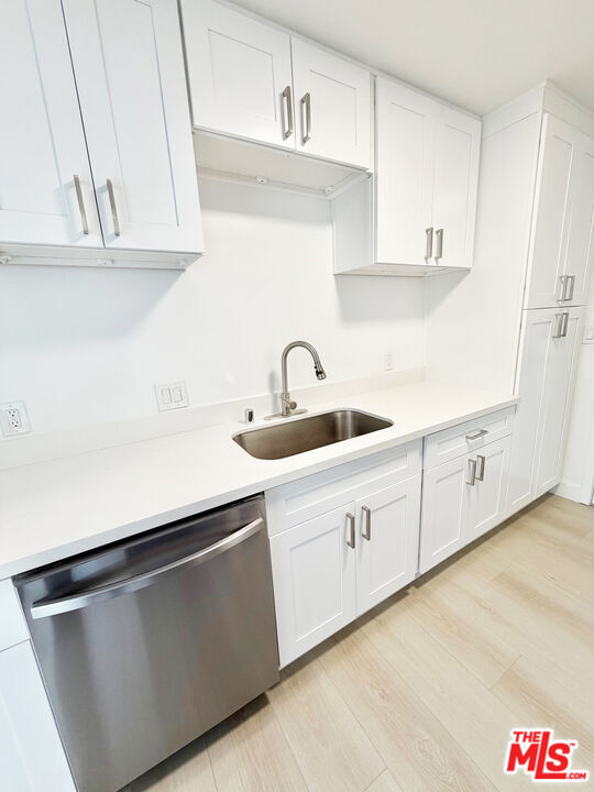 Building Photo - 468 S Roxbury Dr