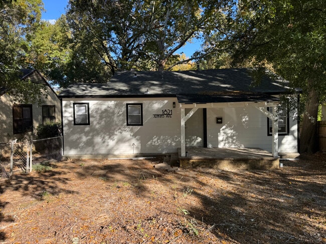 Building Photo - 1821 Jenkins Ave